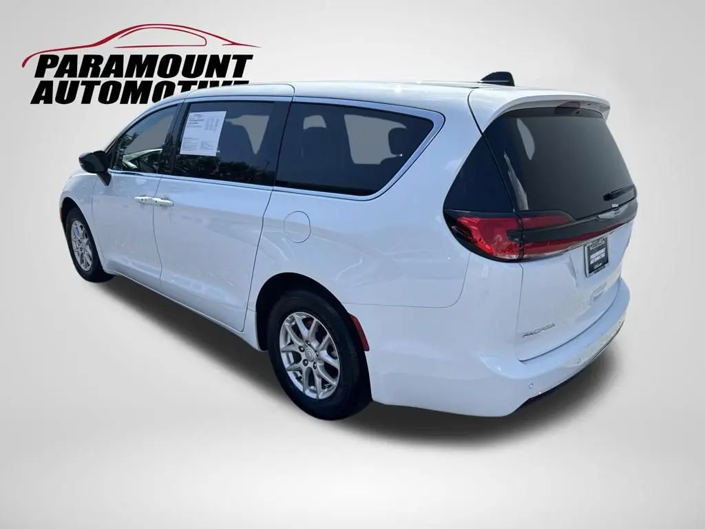 2025 Chrysler Pacifica Select photo 5