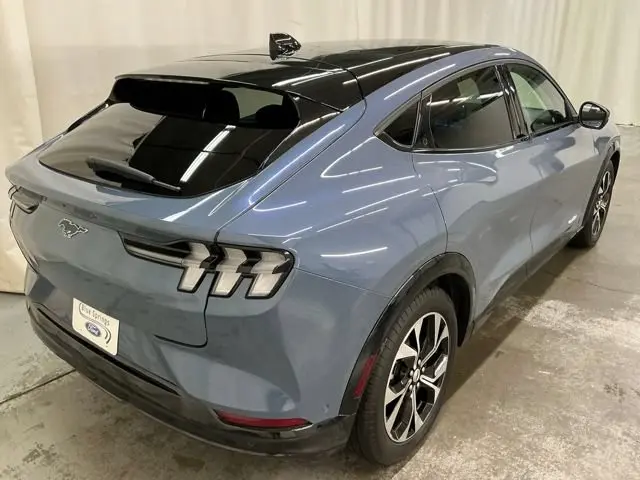 2023 Ford Mustang-Mach-e Premium photo 3