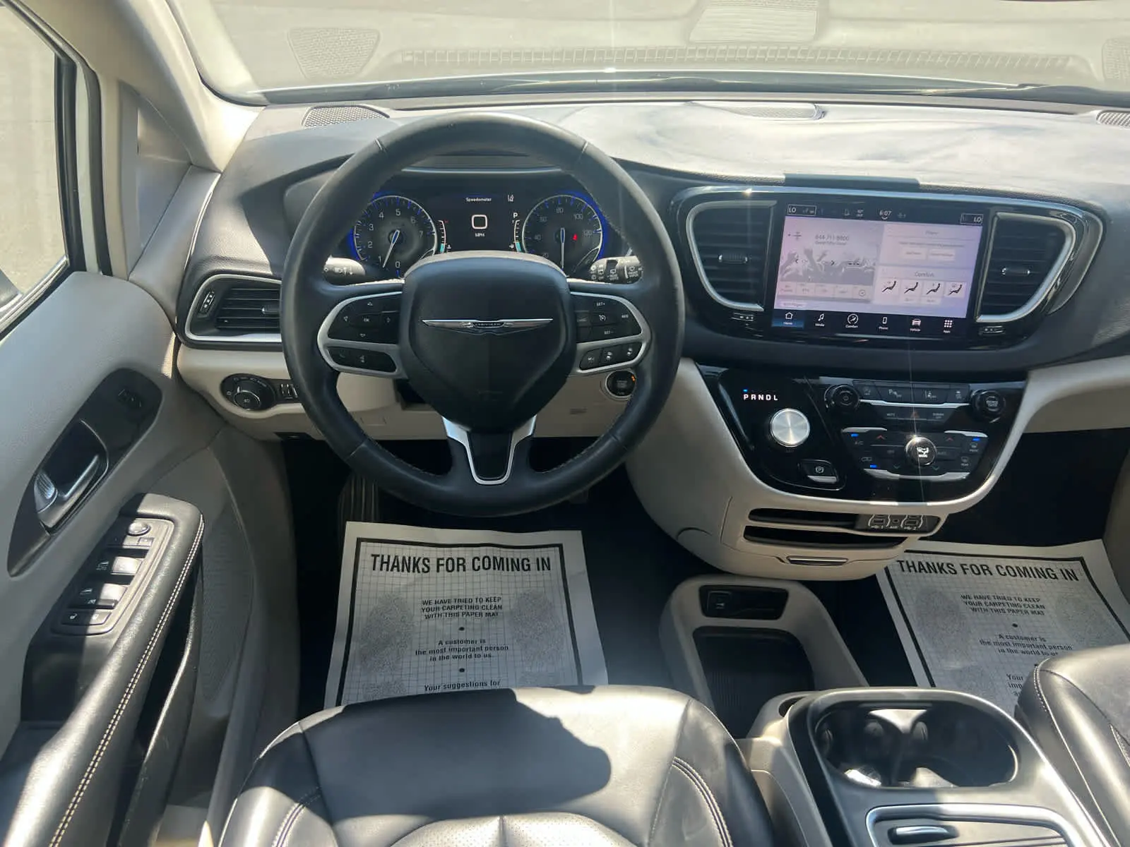 2023 Chrysler Pacifica Touring L photo 3
