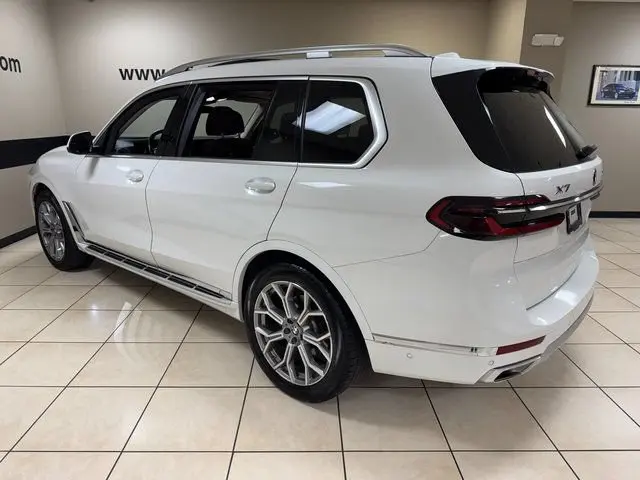 2025 BMW X7 xDrive40i photo 4