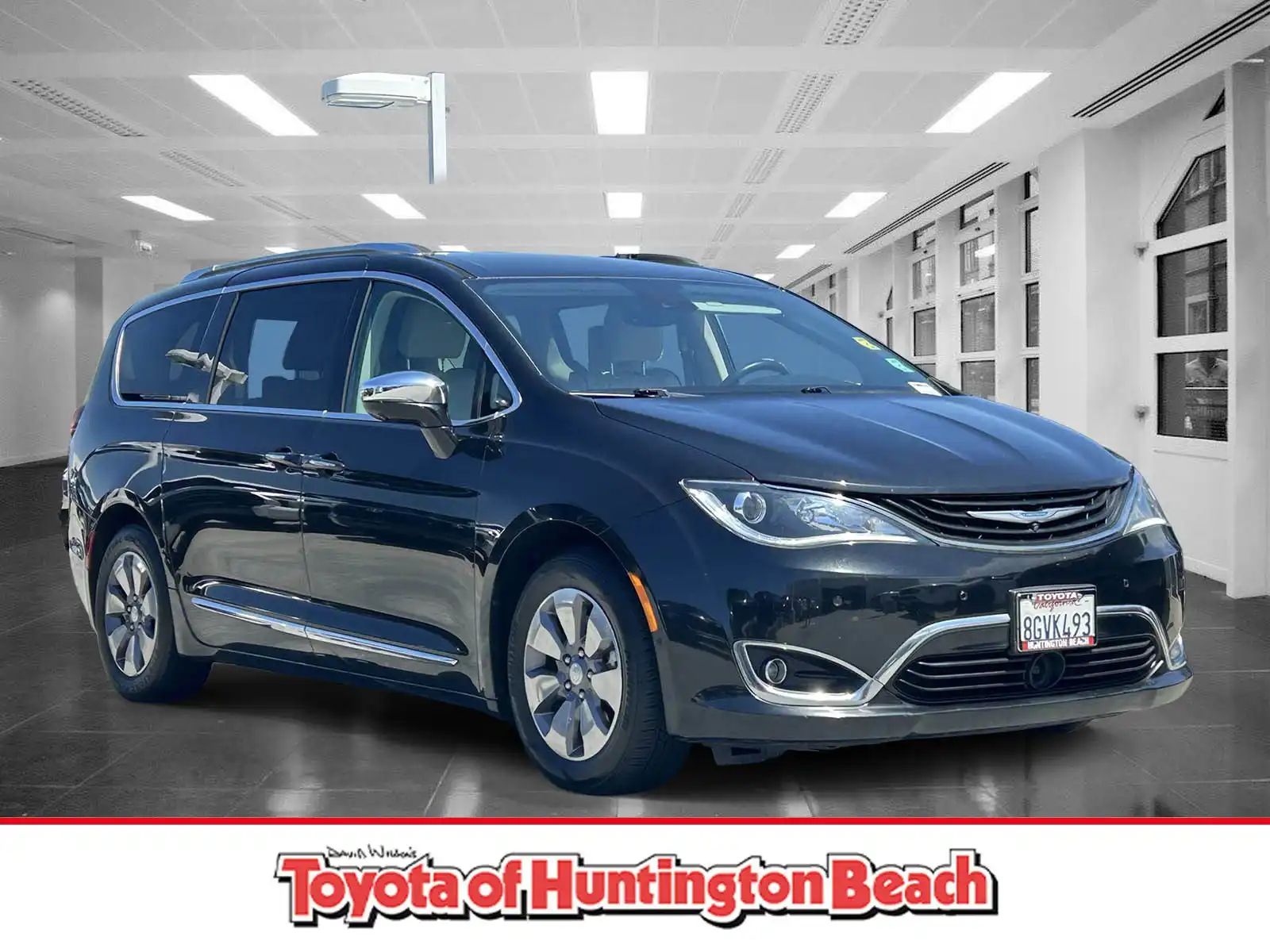 2018 Chrysler Pacifica Hybrid Limited's photo