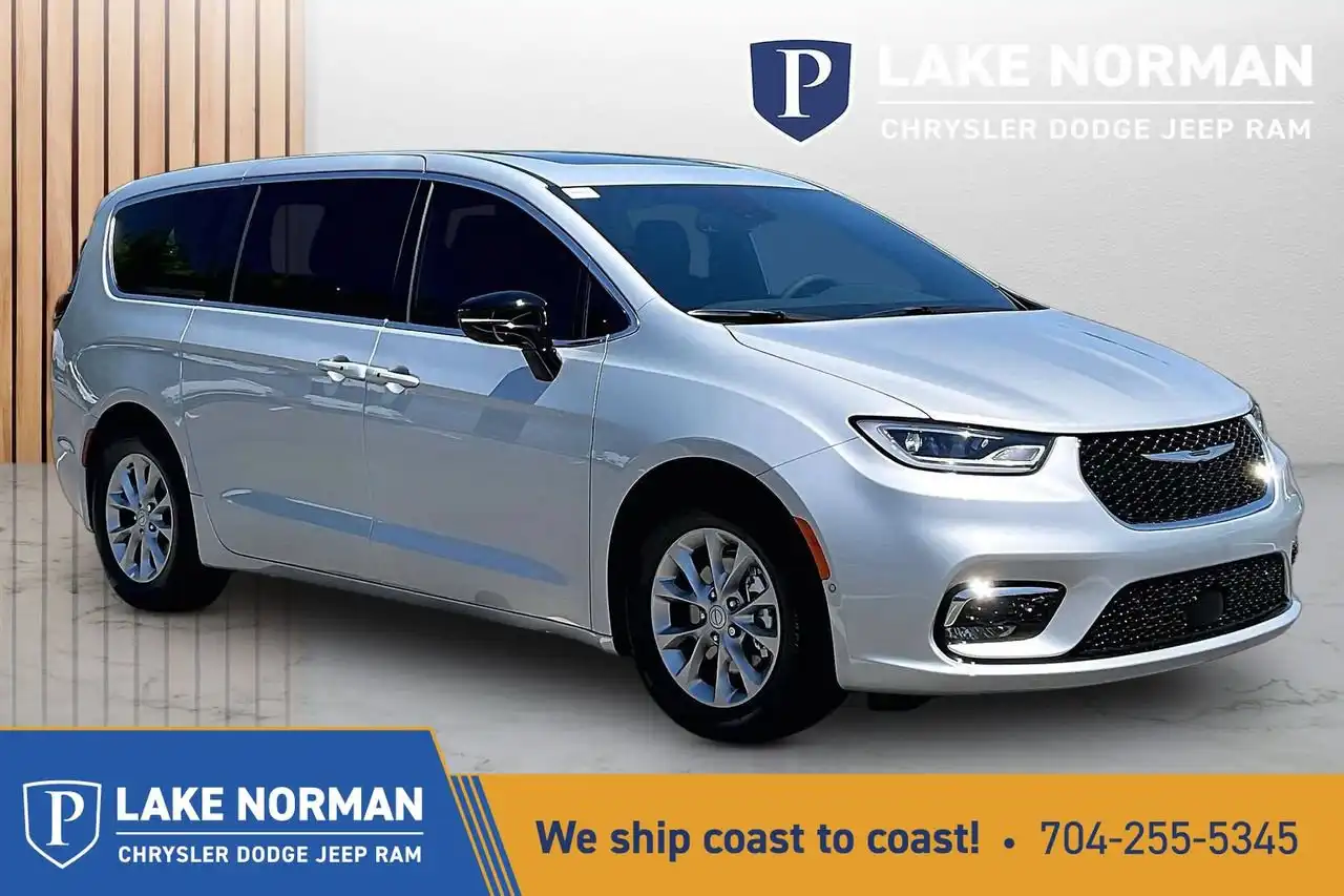 2026 Chrysler Pacifica Limited's photo