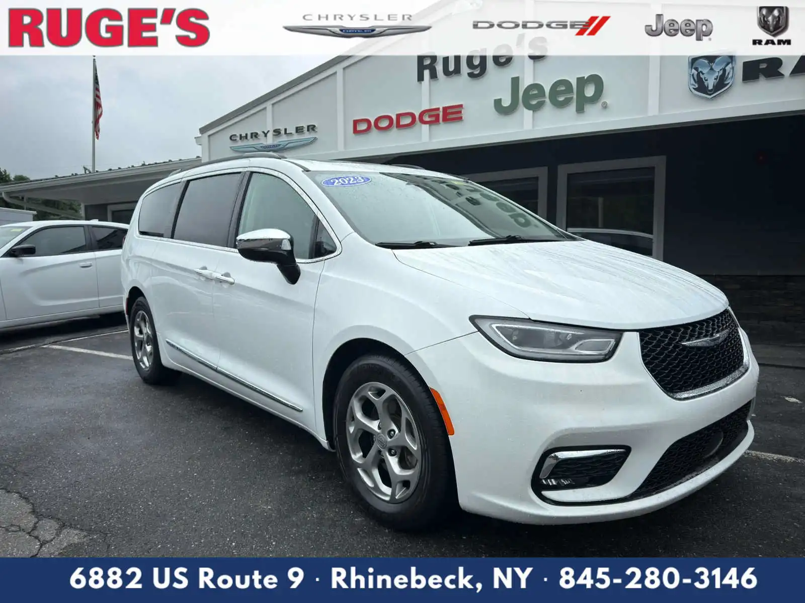 2023 Chrysler Pacifica Limited's photo