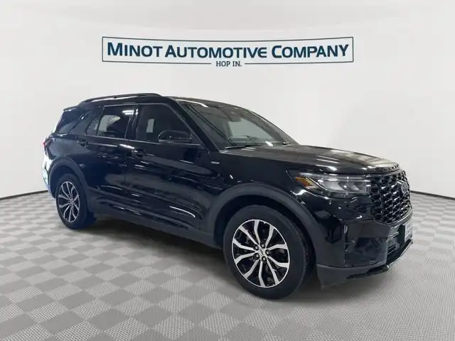 2026 Ford Explorer ST-Line 4WD's photo