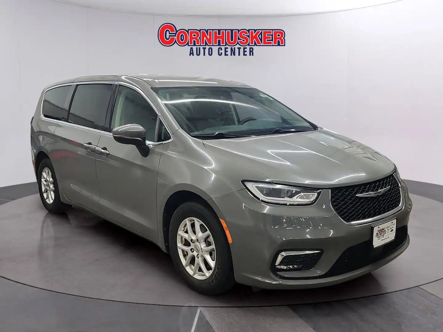 2023 Chrysler Pacifica Touring L's photo