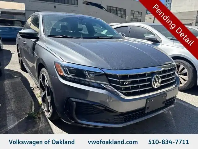 2021 Volkswagen Passat 2.0T R-Line Auto's photo