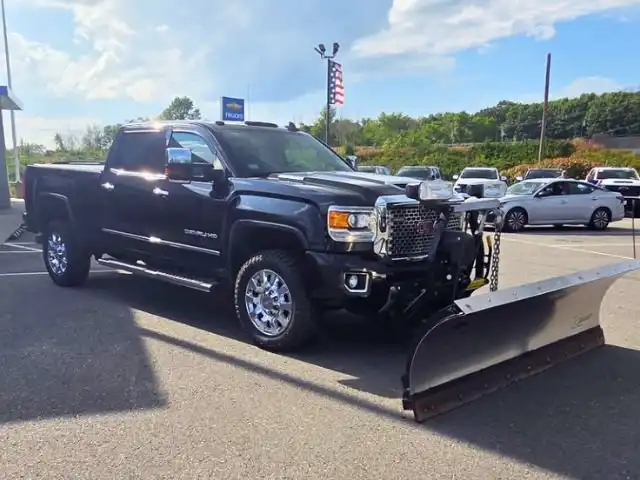 2017 GMC Sierra Denali 4WD Crew Cab Standard Box's photo
