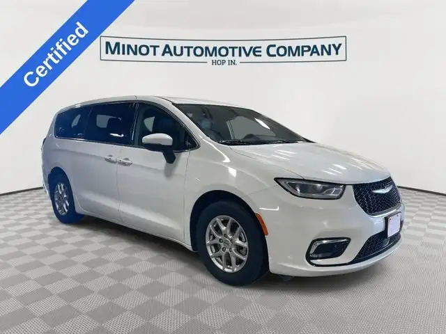 2023 Chrysler Pacifica Touring L's photo