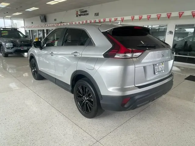 2024 Mitsubishi Eclipse Cross LE S-AWC photo 4
