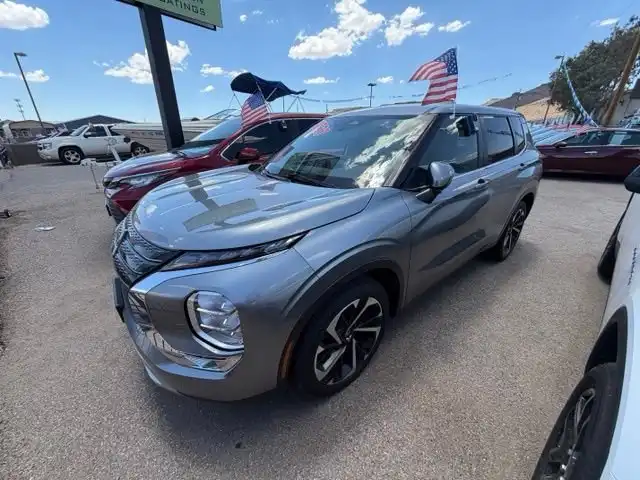 2024 Mitsubishi Outlander SE 2WD's photo