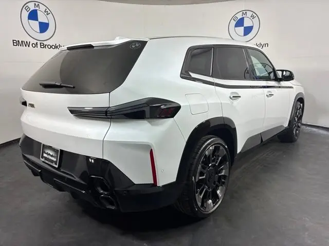 2023 BMW XM Base photo 3