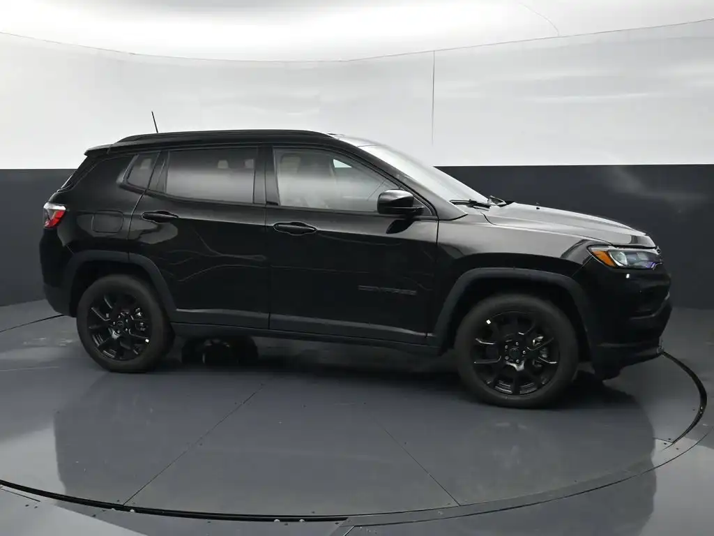 2026 Jeep Compass Latitude Altitude 4X4's photo