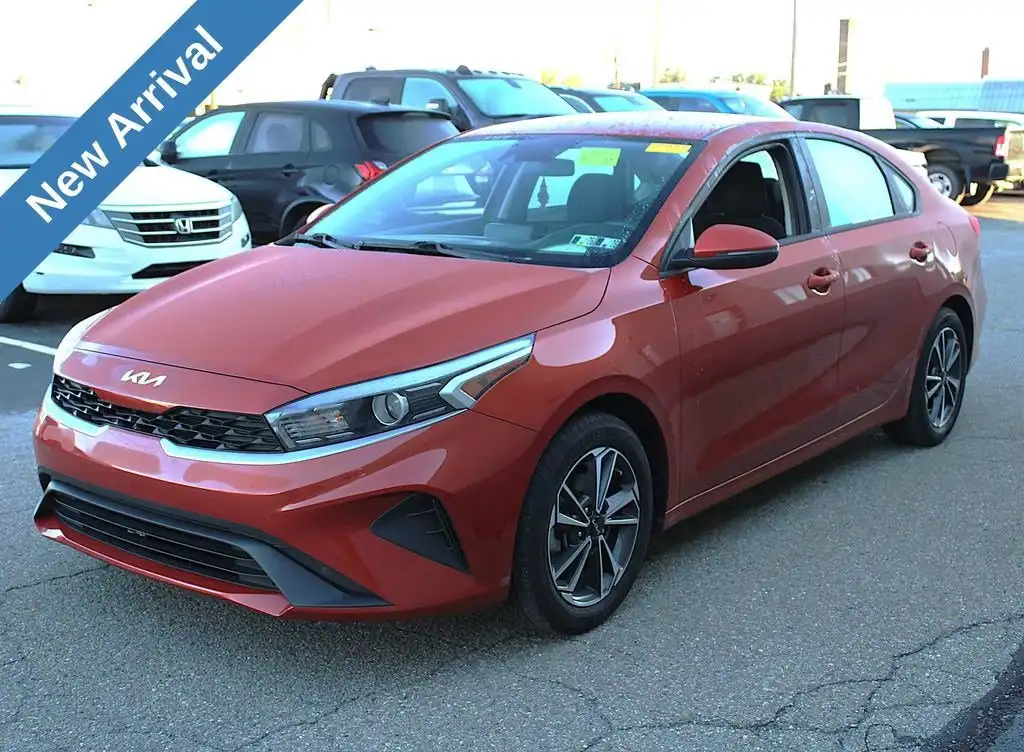2023 Kia Forte LXS Auto's photo
