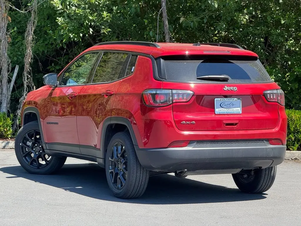 2025 Jeep Compass Latitude 4X4 photo 3