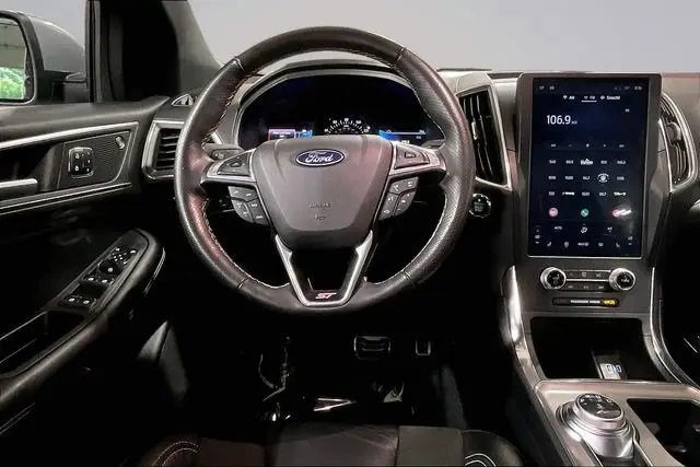 2023 Ford Edge ST AWD photo 5
