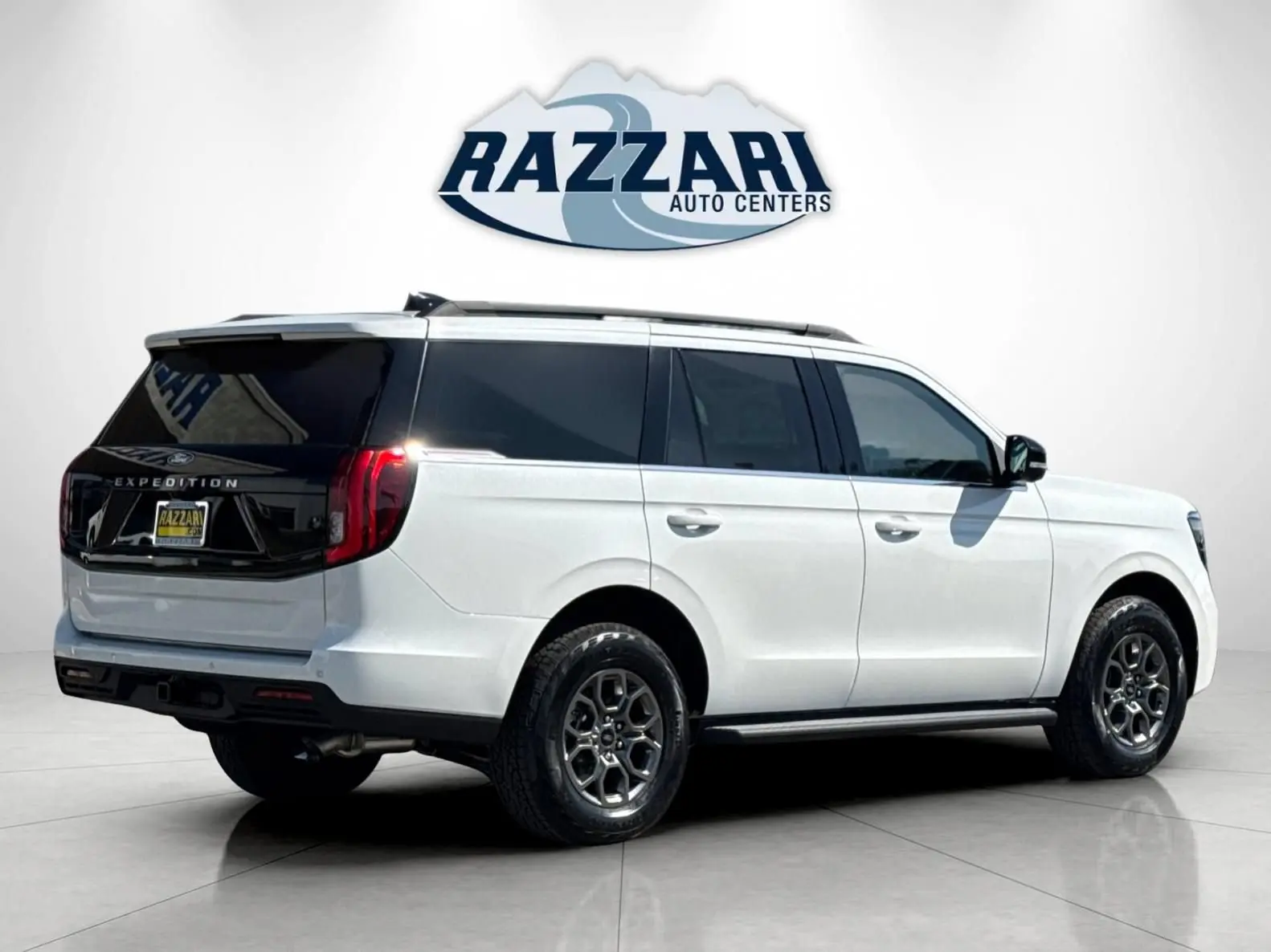 2027 Ford Expedition Active photo 3