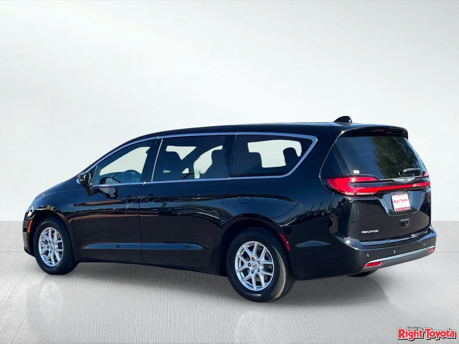 2025 Chrysler Pacifica Select photo 4