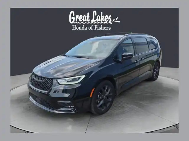 2025 Chrysler Pacifica Limited's photo