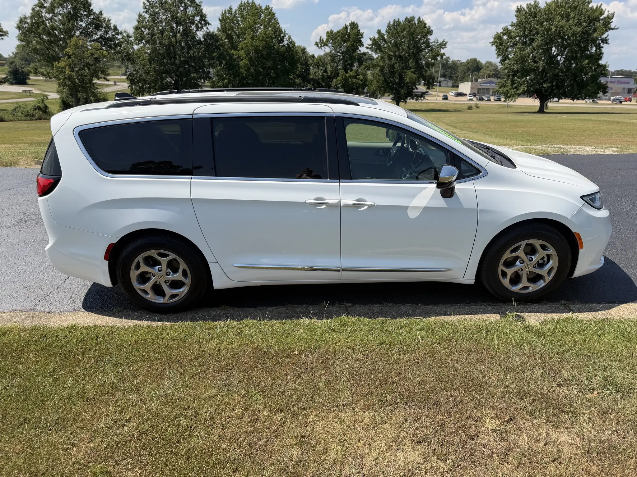 2023 Chrysler Pacifica Limited photo 5