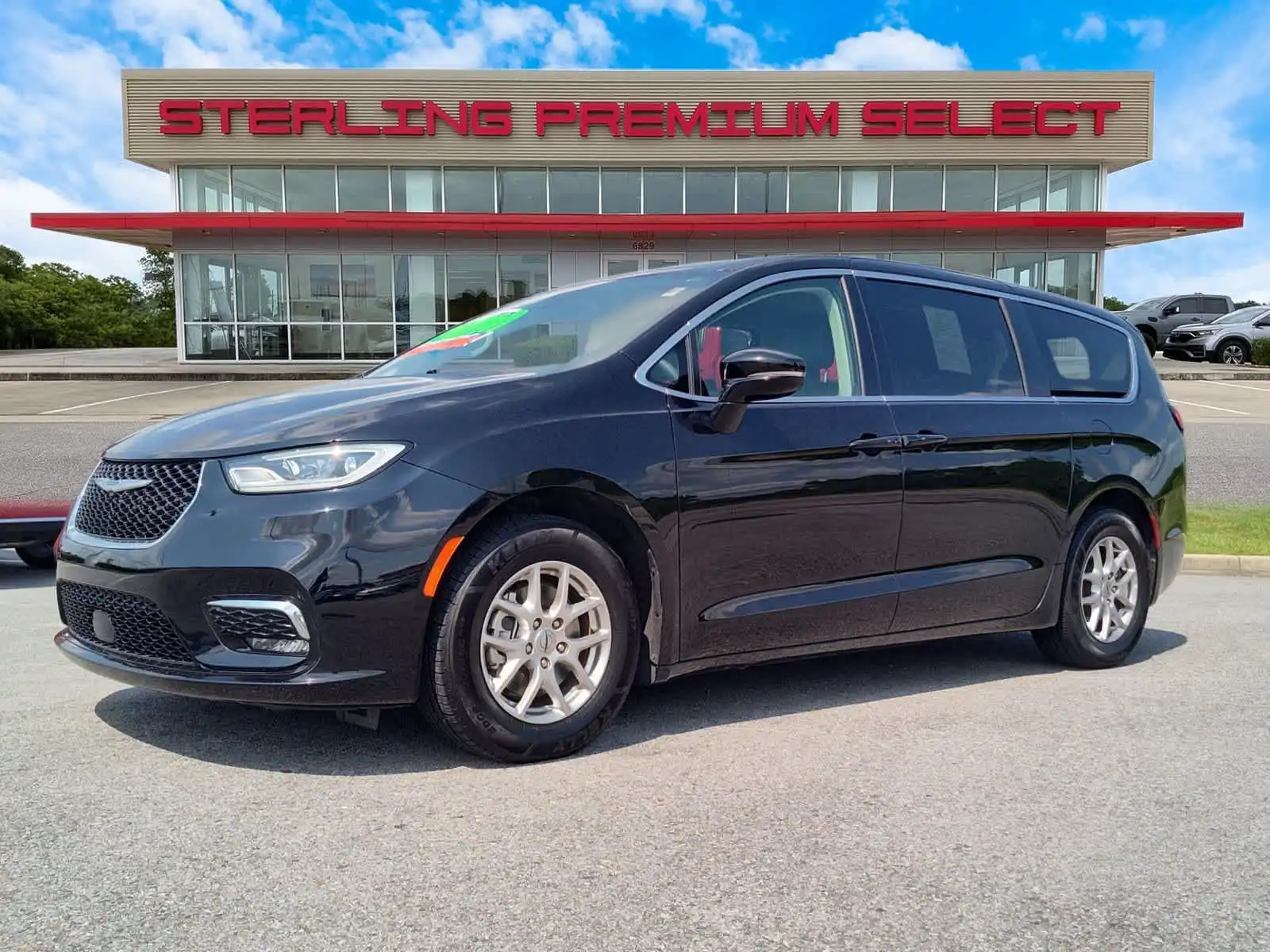 2024 Chrysler Pacifica Touring L's photo