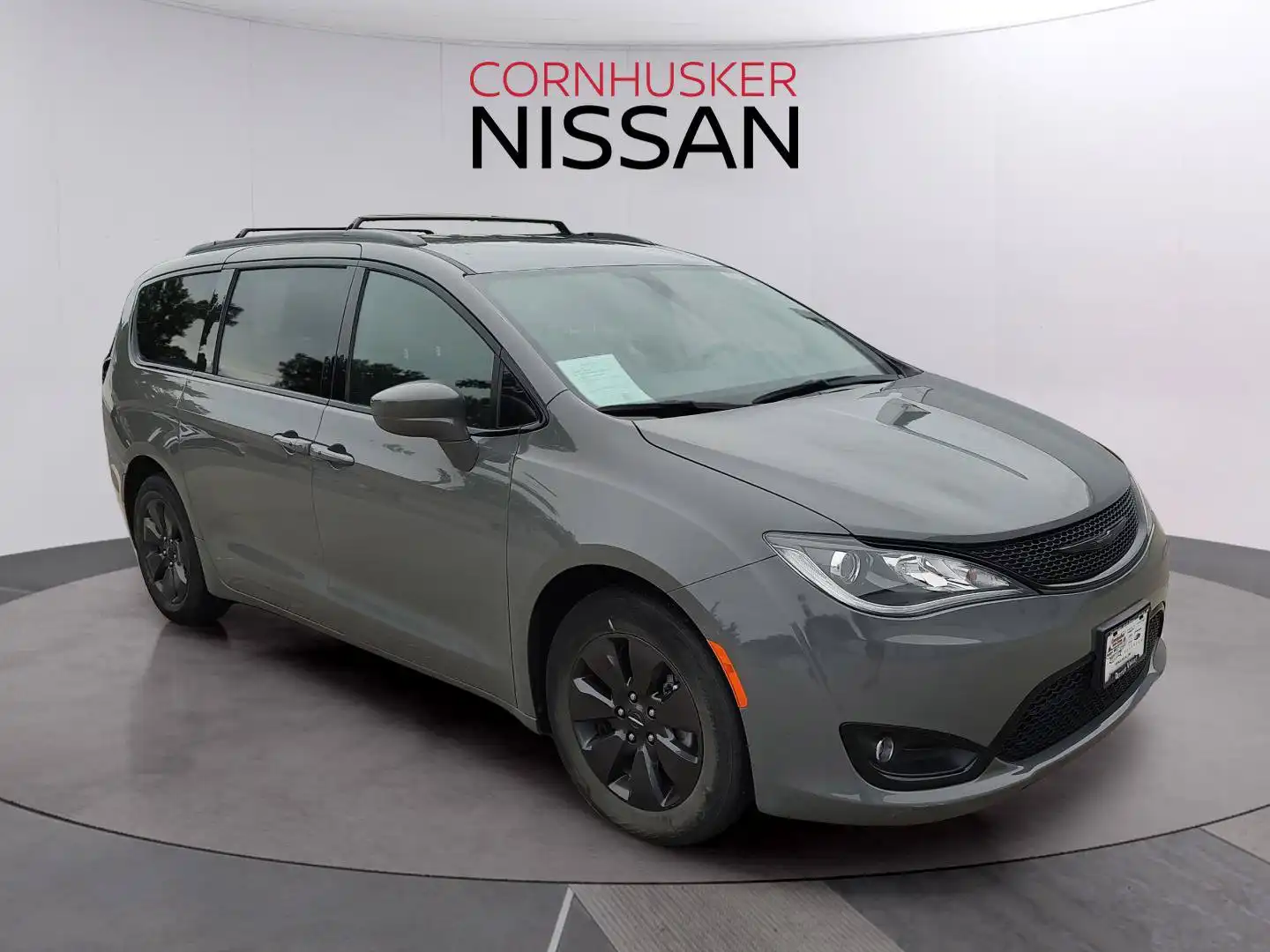 2020 Chrysler Pacifica Hybrid Touring L's photo