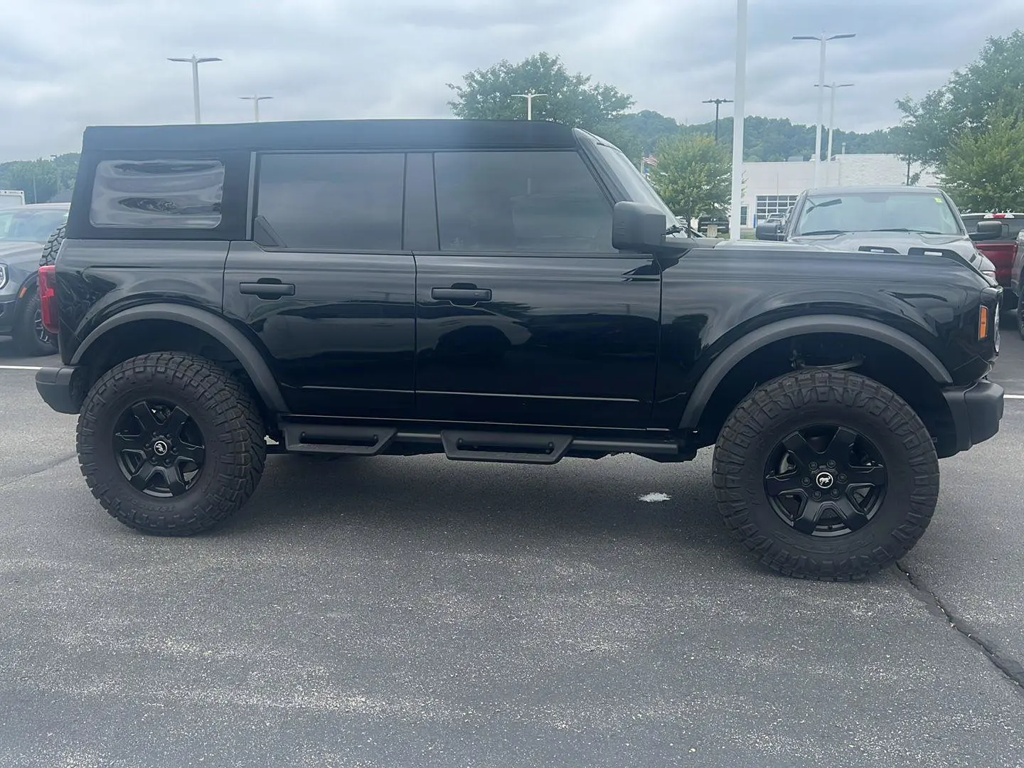 2024 Ford Bronco Black Diamond Mid (322A) 4x4 photo 4