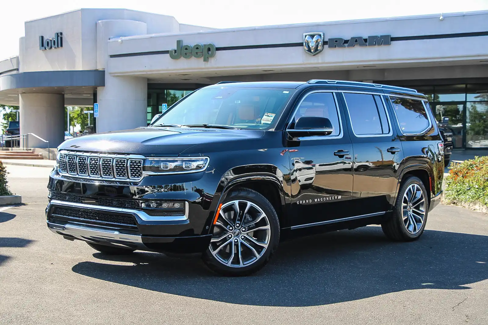 2023 Jeep Grand Wagoneer Series III 4WD's photo