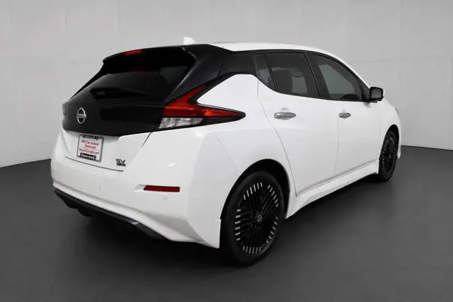 2023 Nissan Leaf SV Plus photo 4