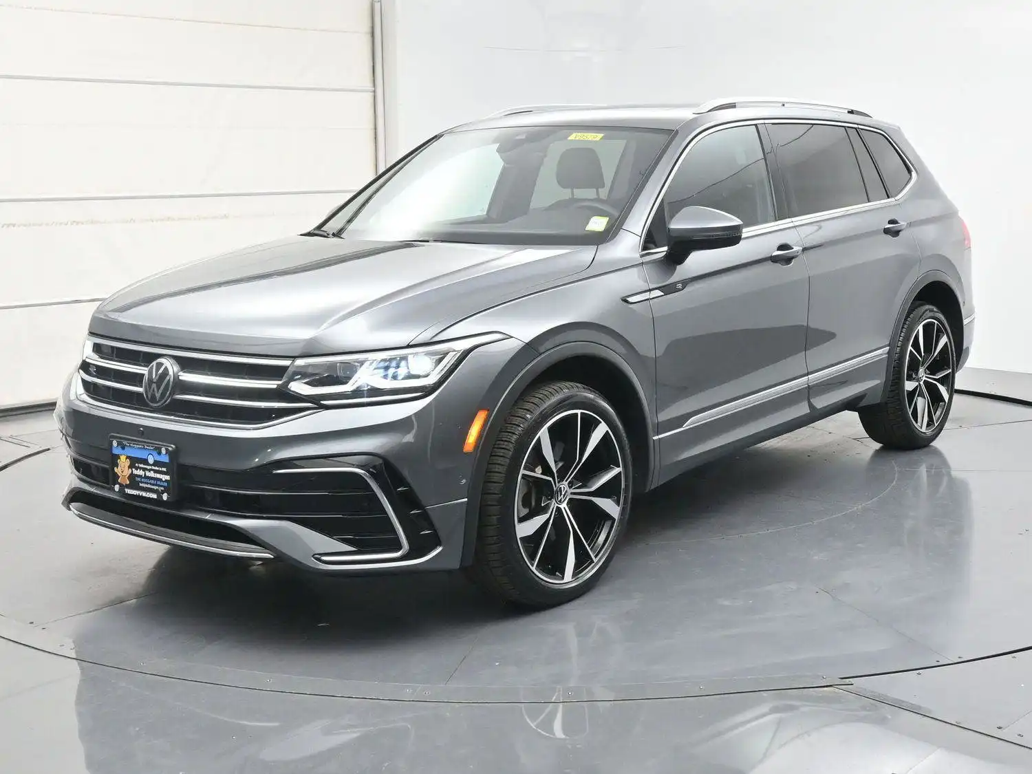 2024 Volkswagen Tiguan 2.0T SEL R-Line 4Motion's photo