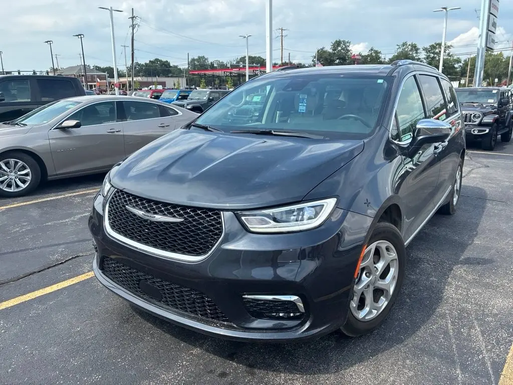 2021 Chrysler Pacifica Limited photo 3