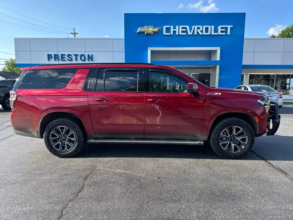 2024 Chevrolet Suburban 4WD 1500 Z71's photo