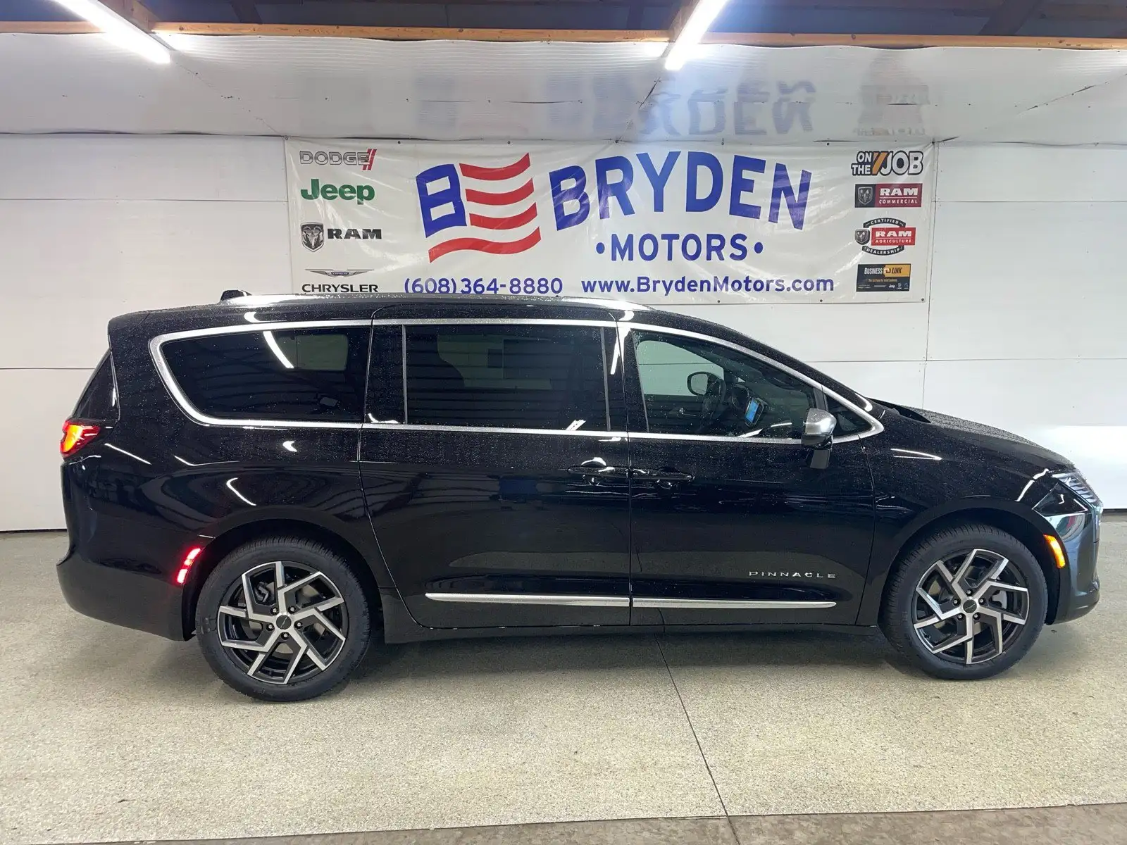 2027 Chrysler Pacifica Pinnacle AWD's photo