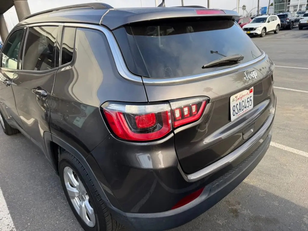 2018 Jeep Compass Latitude photo 3