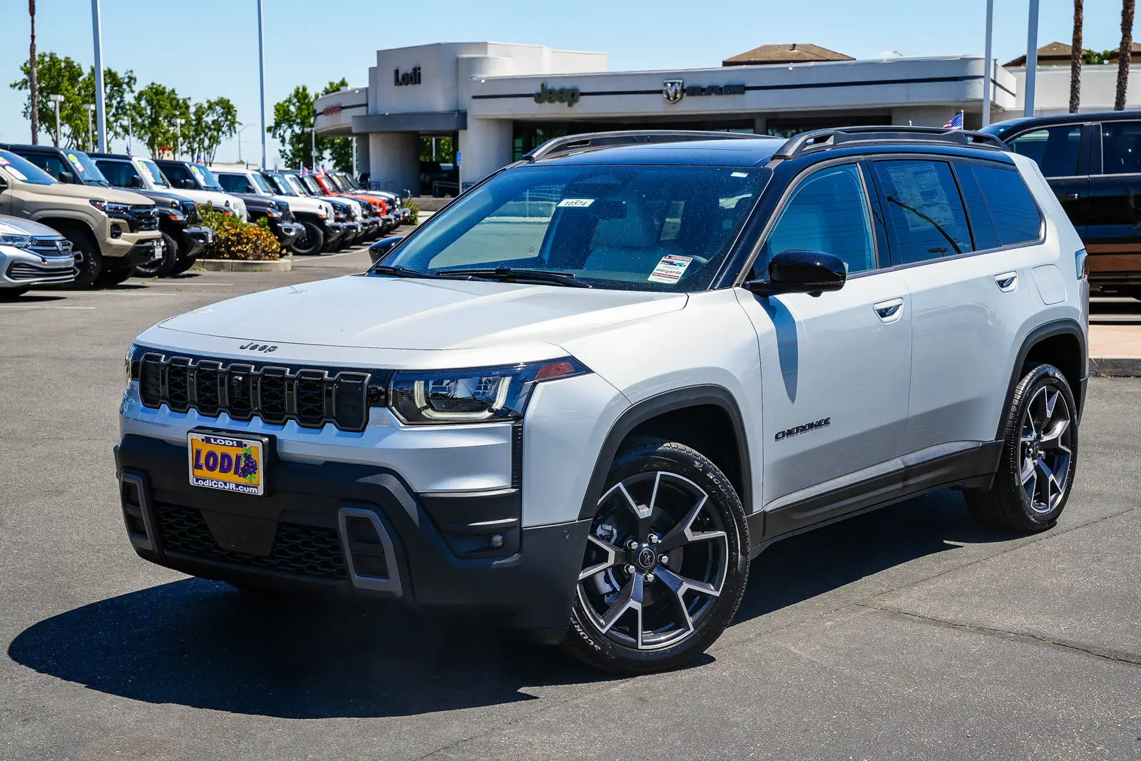 2026 Jeep Cherokee Overland Hybrid 4WD photo 1
