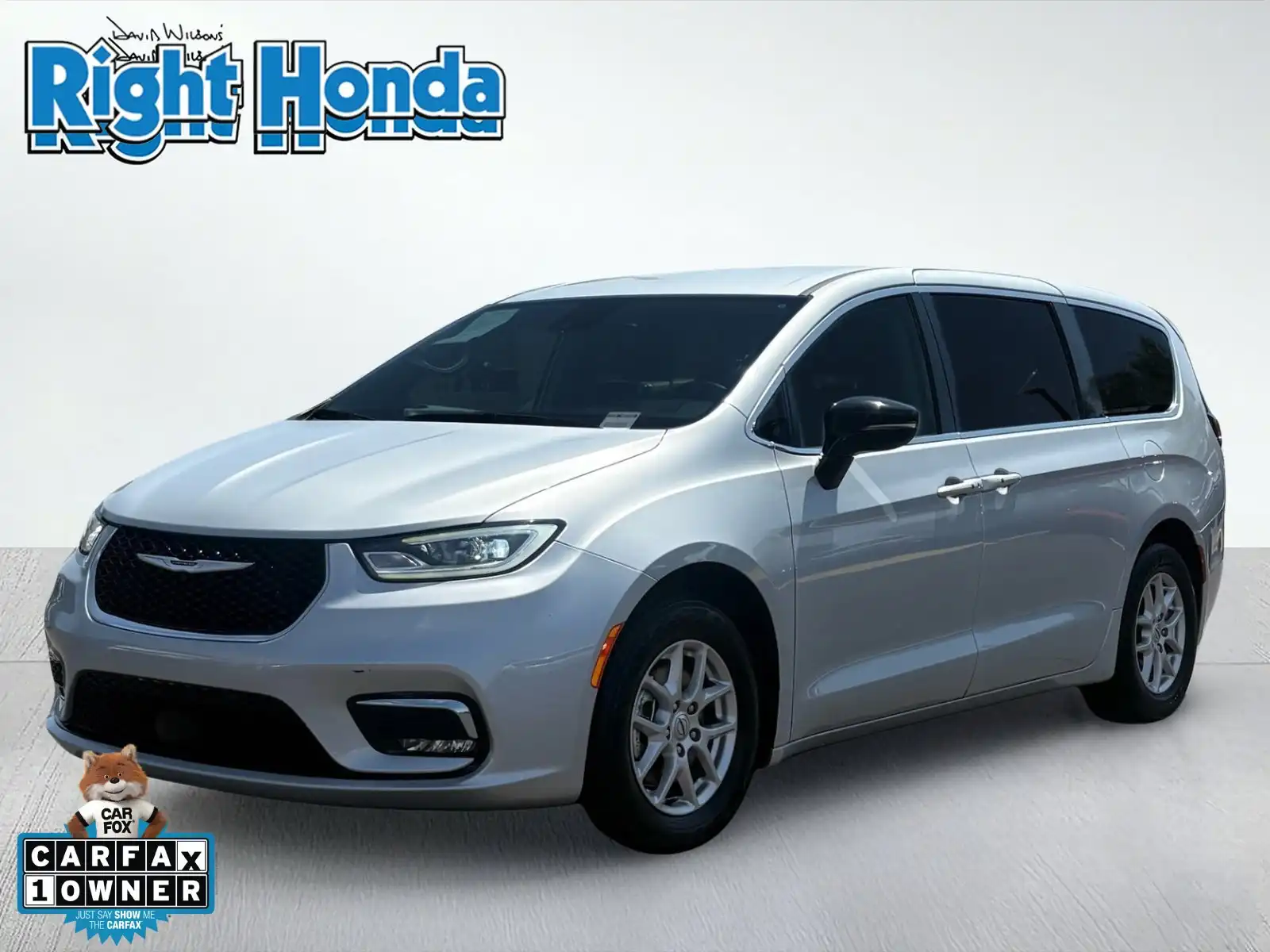 2024 Chrysler Pacifica Touring L's photo