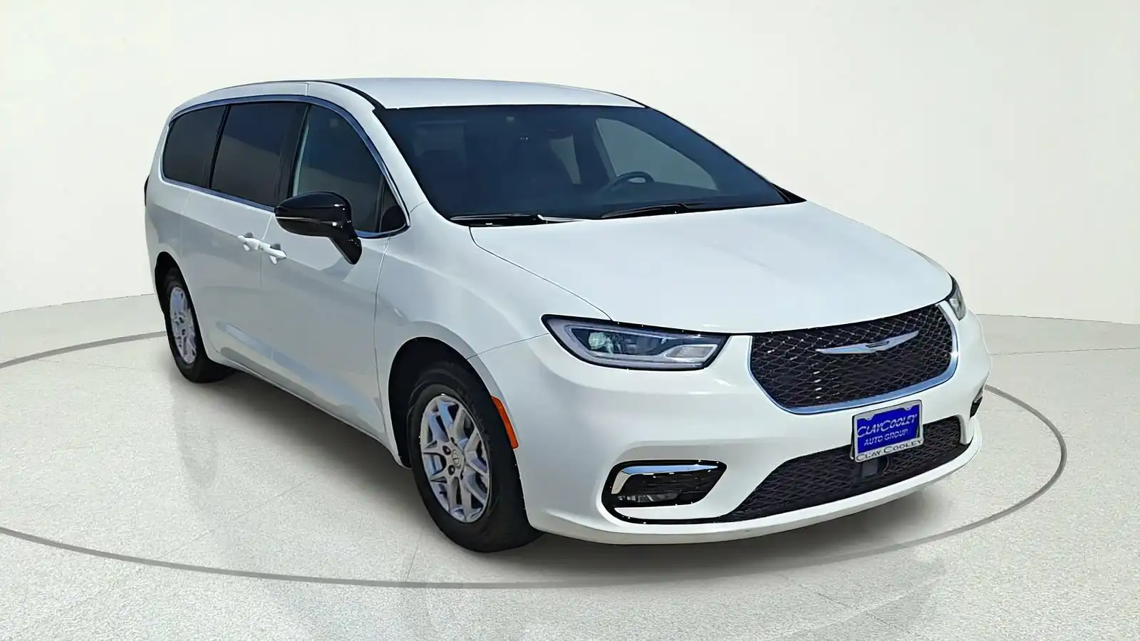 2026 Chrysler Pacifica Select's photo