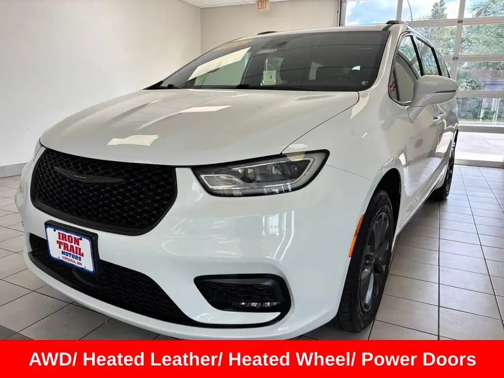 2021 Chrysler Pacifica Touring L's photo