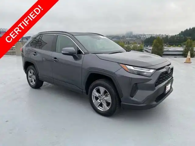 2024 Toyota RAV4 XLE AWD's photo