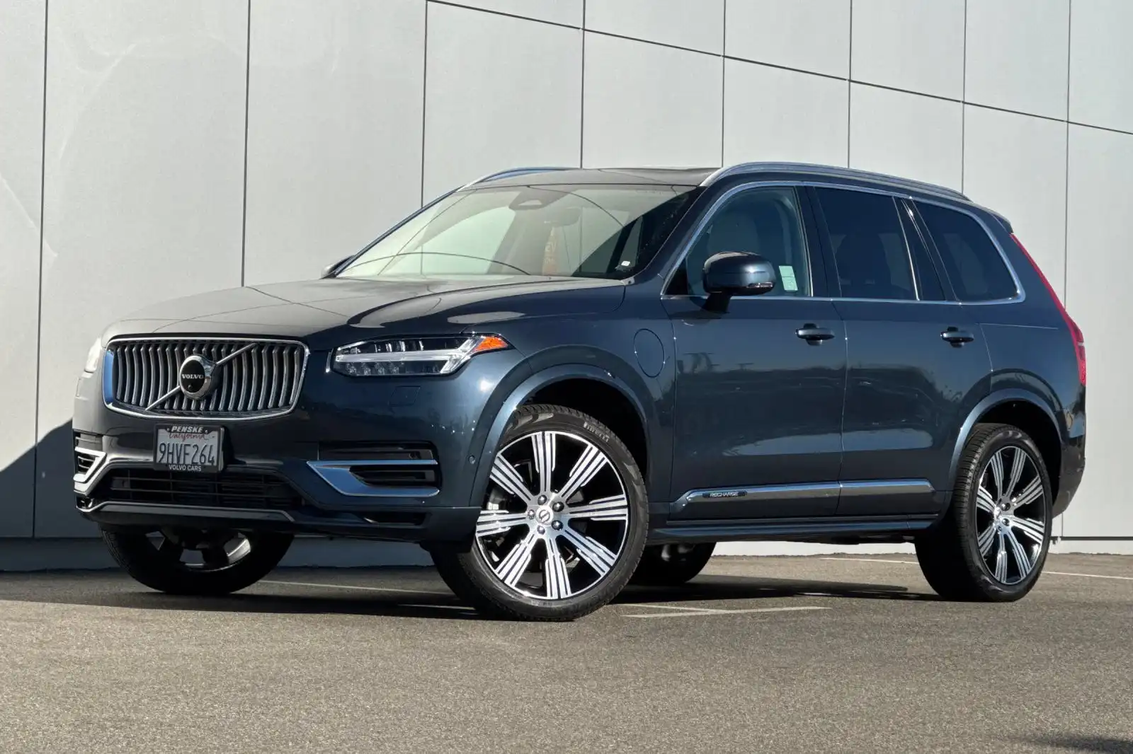 2023 Volvo XC90 T8 Recharge Plus Bright Theme 7-Seat 4WD's photo