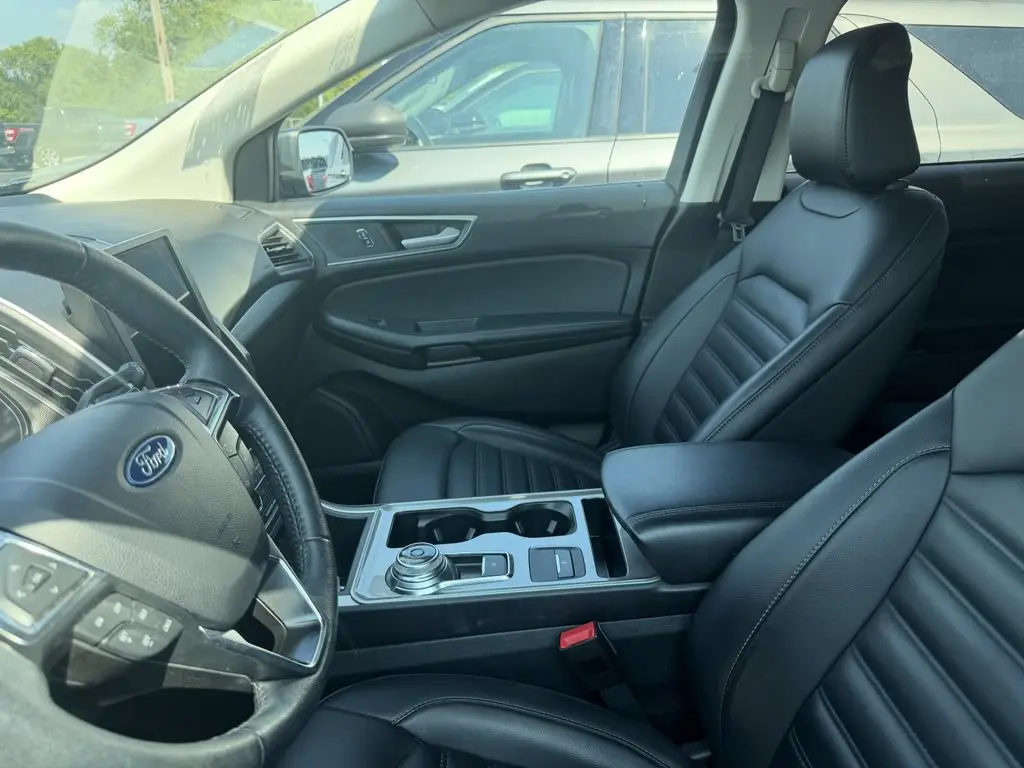 2024 Ford Edge SEL AWD photo 3