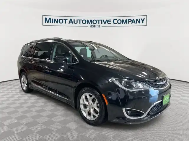 2020 Chrysler Pacifica Touring L's photo
