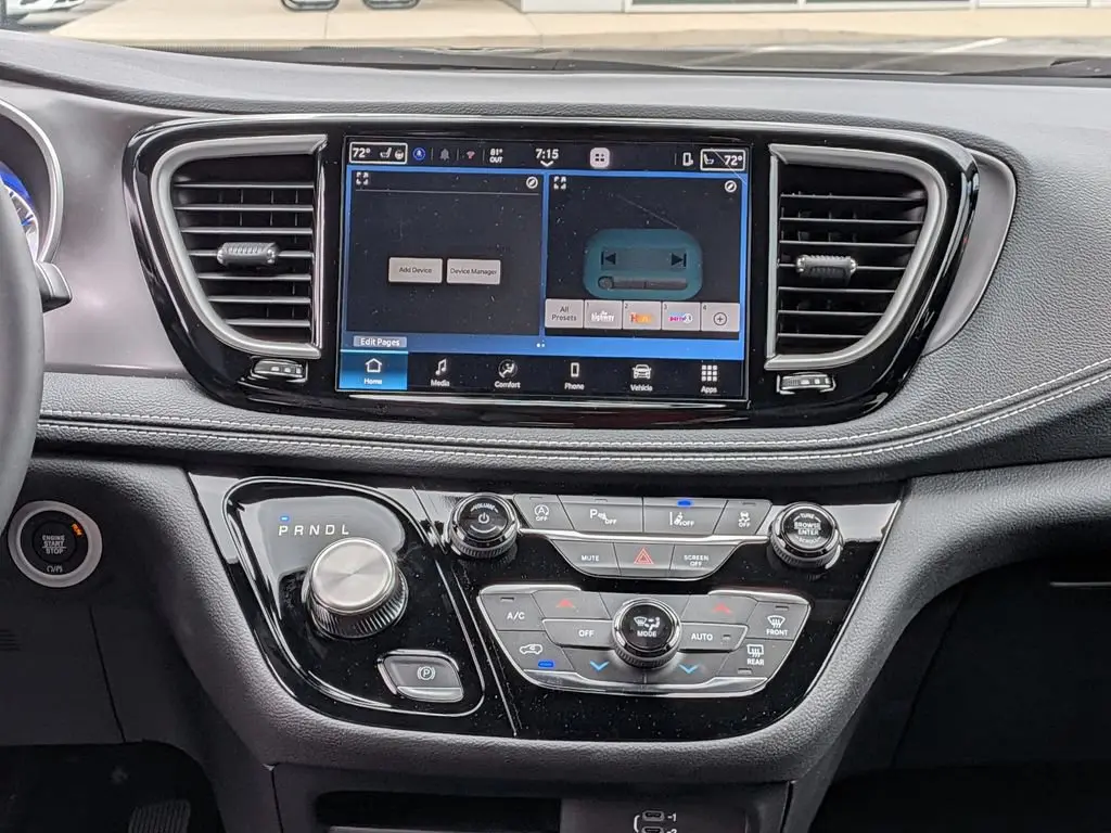 2026 Chrysler Pacifica Select AWD photo 3