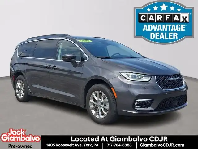 2022 Chrysler Pacifica Touring L's photo