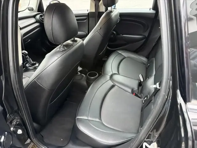 2015 MINI Cooper 4 Door photo 5