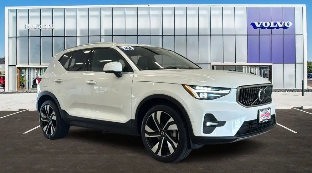 2023 Volvo XC40 B5 Ultimate Bright AWD's photo