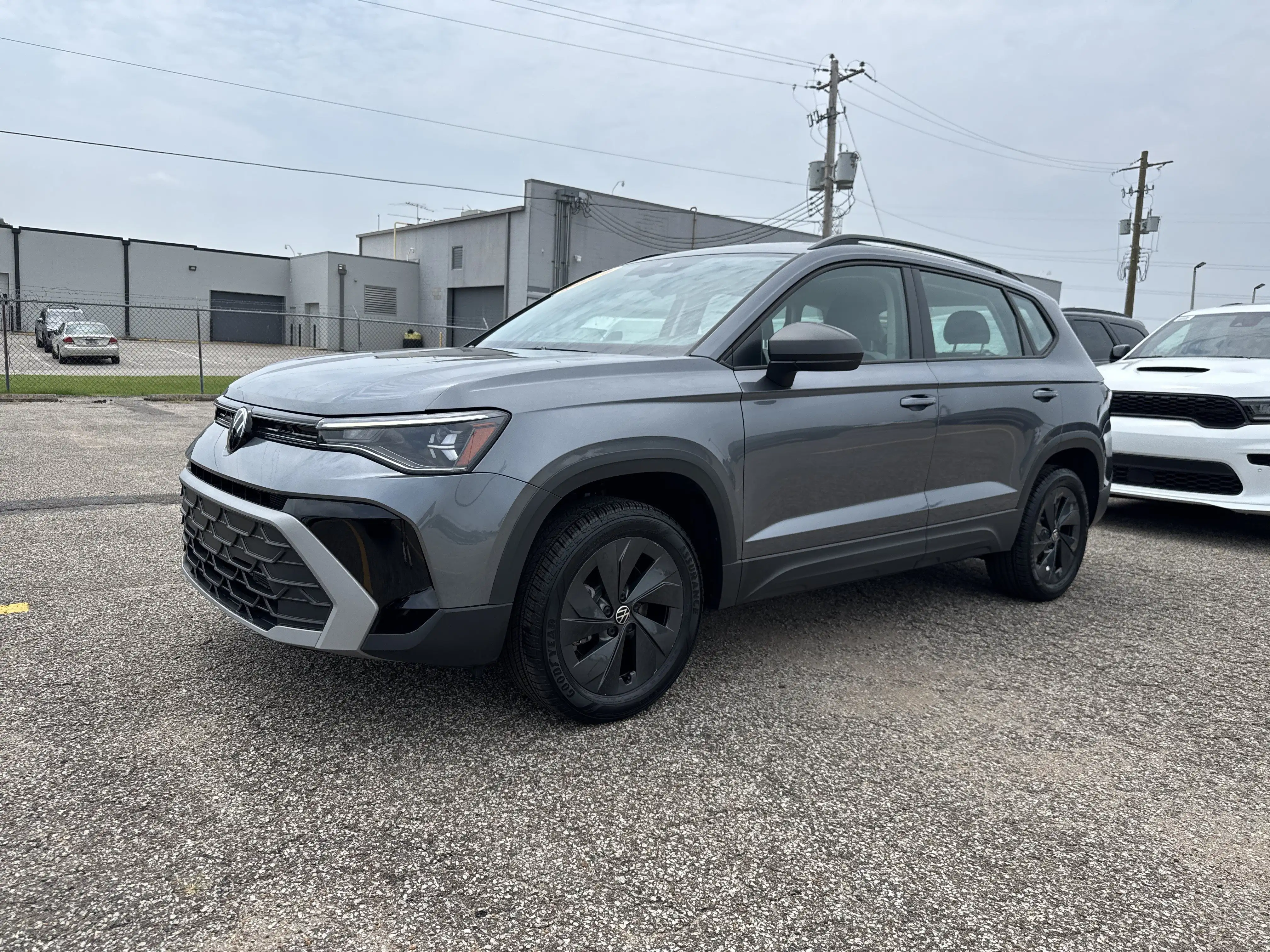 2025 Volkswagen Taos 1.5T S's photo