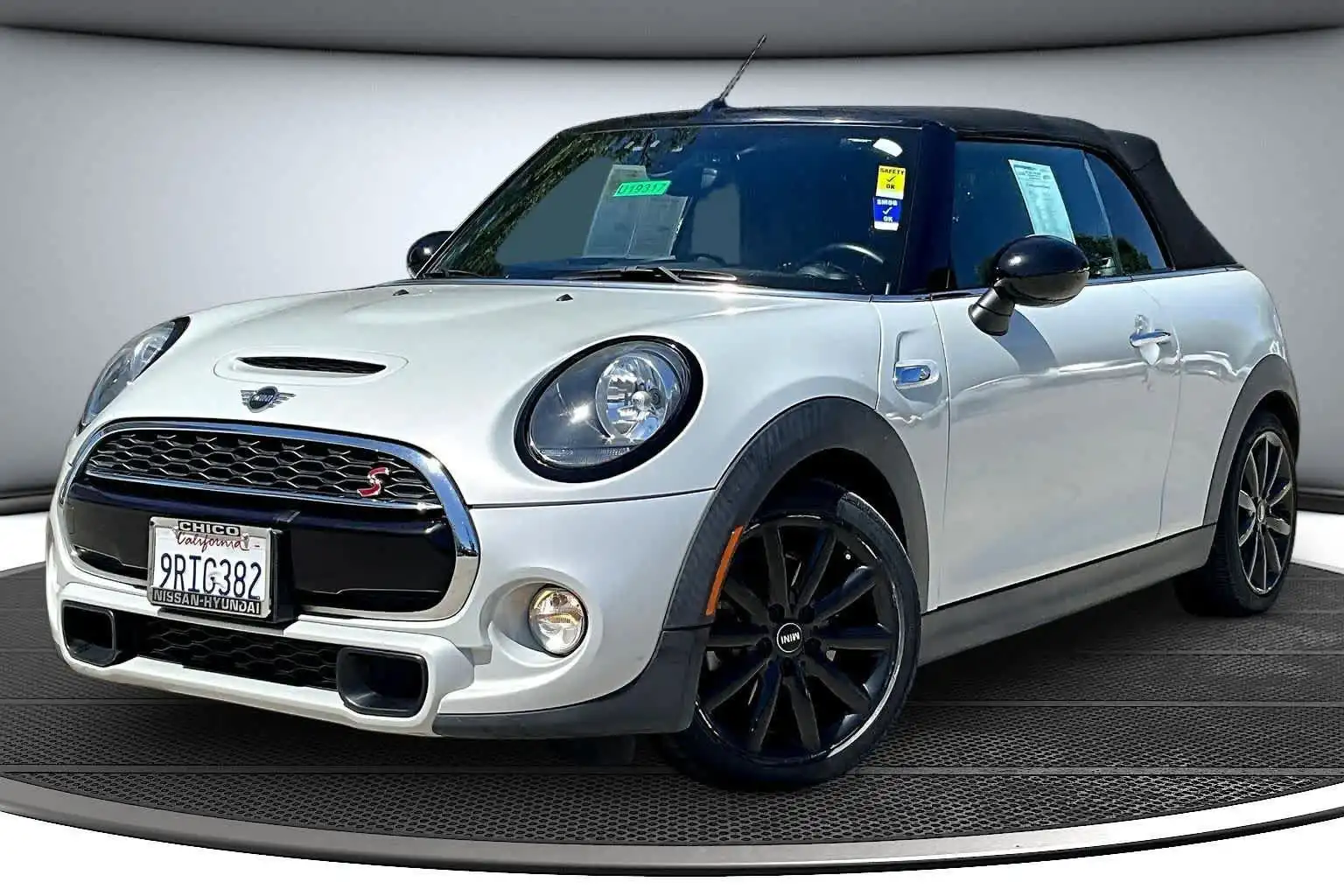 2019 MINI Convertible Cooper S Signature's photo