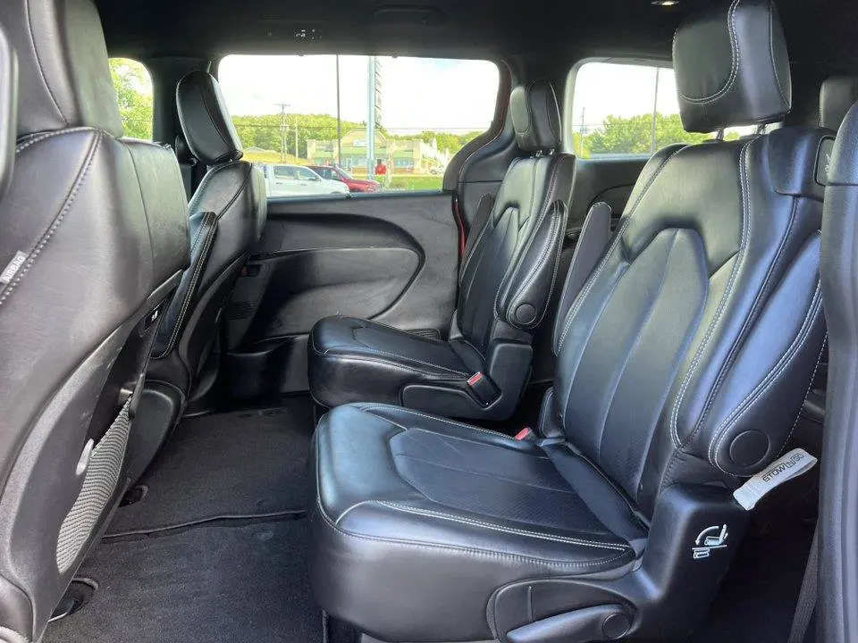 2026 Chrysler Pacifica Select photo 4