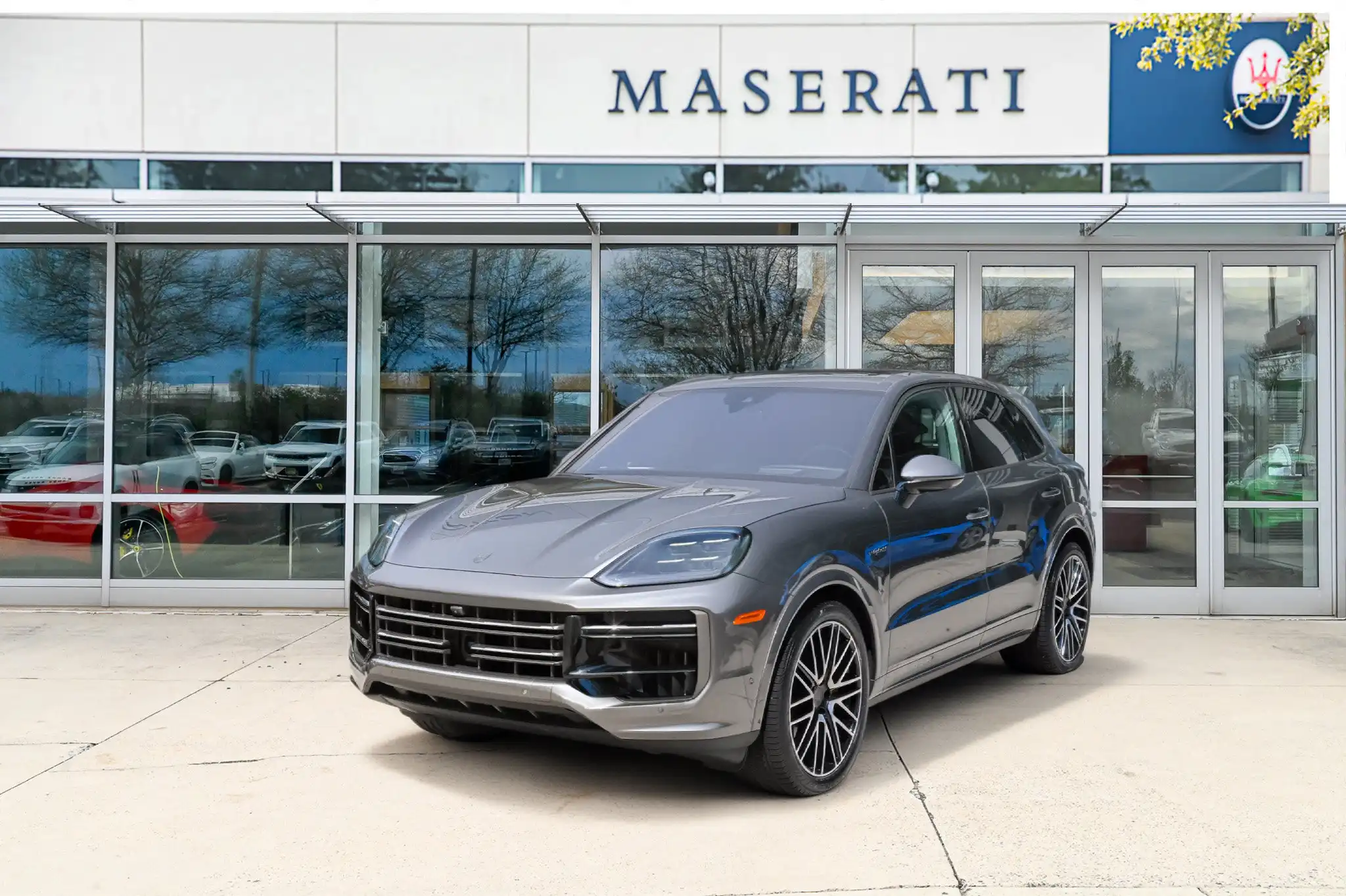 2025 Porsche Cayenne Turbo E-Hybrid's photo
