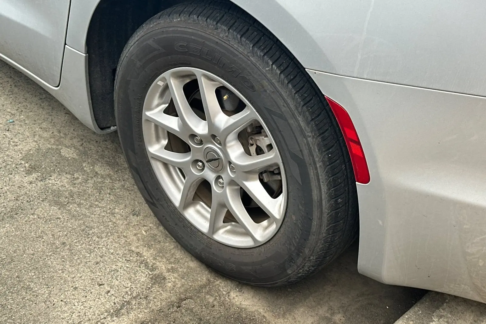 2023 Chrysler Pacifica Touring L photo 4